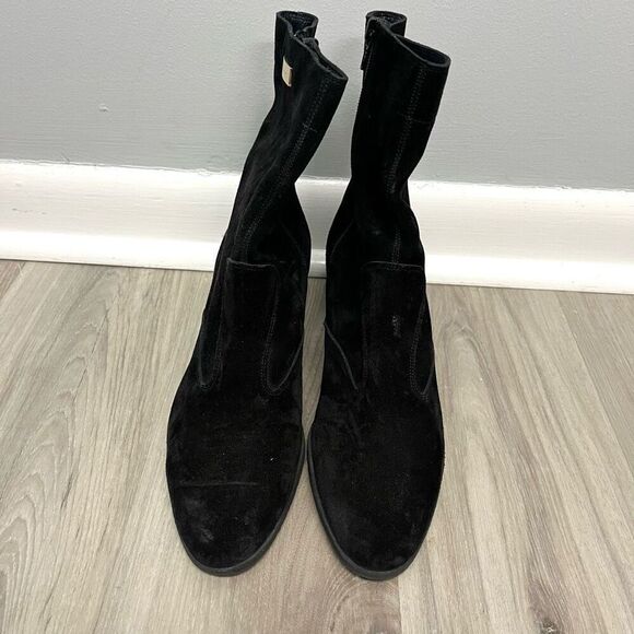 Salvatore Ferragamo Black Suede Heeled Ankle Boots in Size 9 AA (Narrow) - Picture 3 of 10